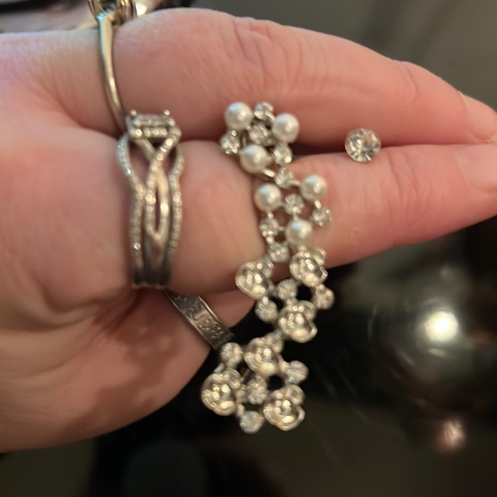 🆑FINAL PRICE‼️ Silver crawler w/ faux pearls faux diamonds flowers